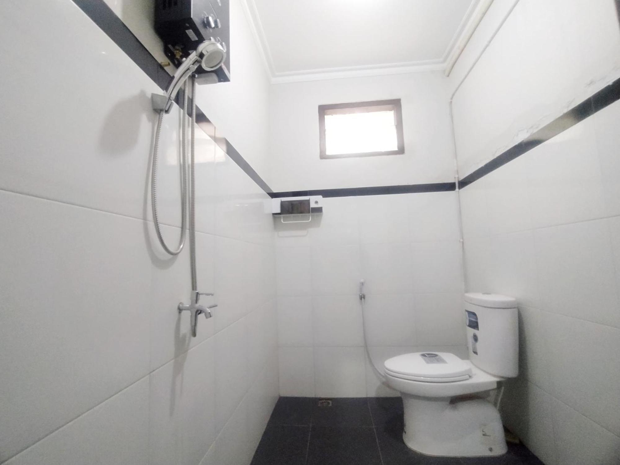 Hotel Reddoorz Syariah Near Stasiun Purwokerto Exterior foto
