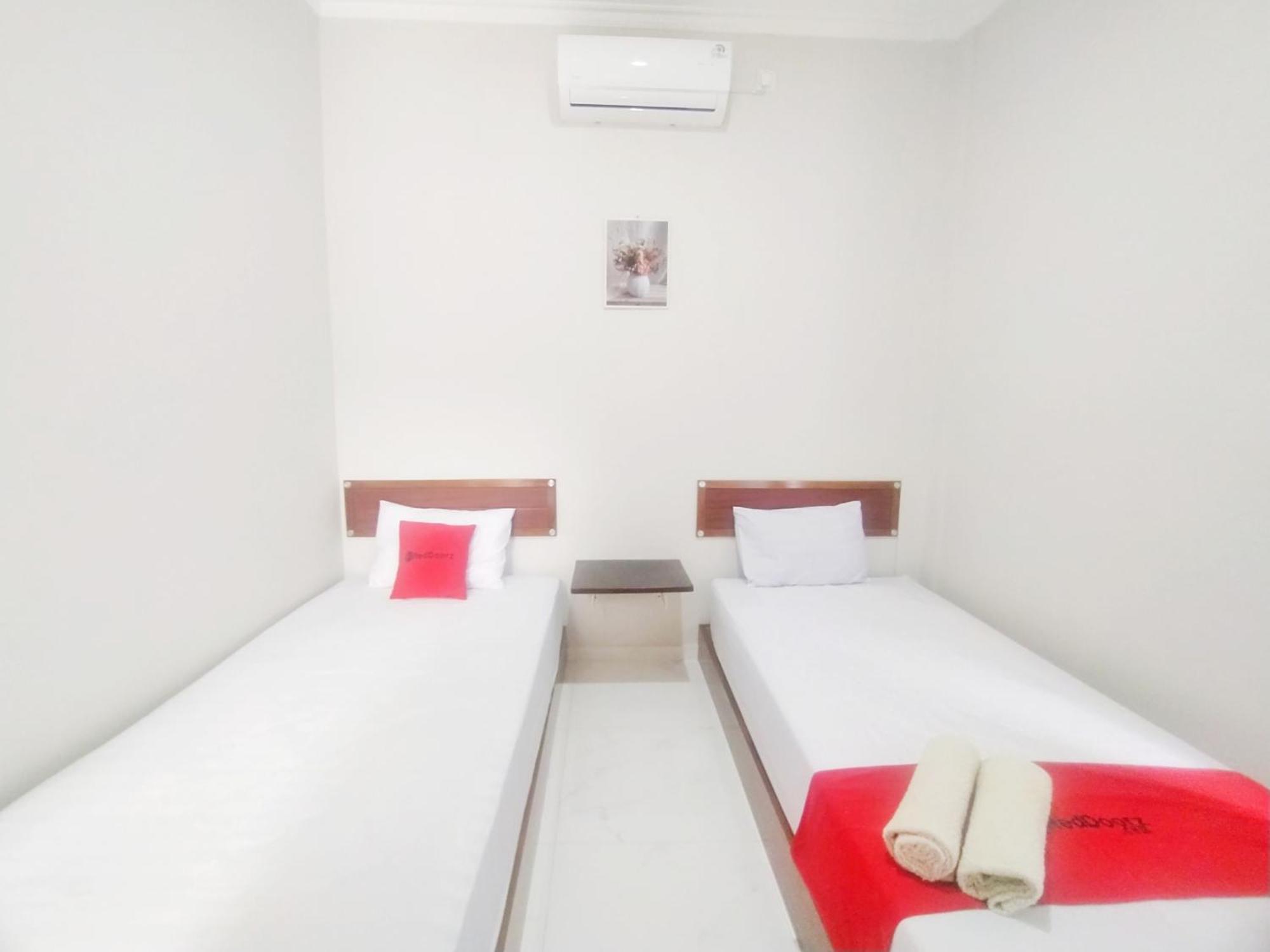 Hotel Reddoorz Syariah Near Stasiun Purwokerto Exterior foto