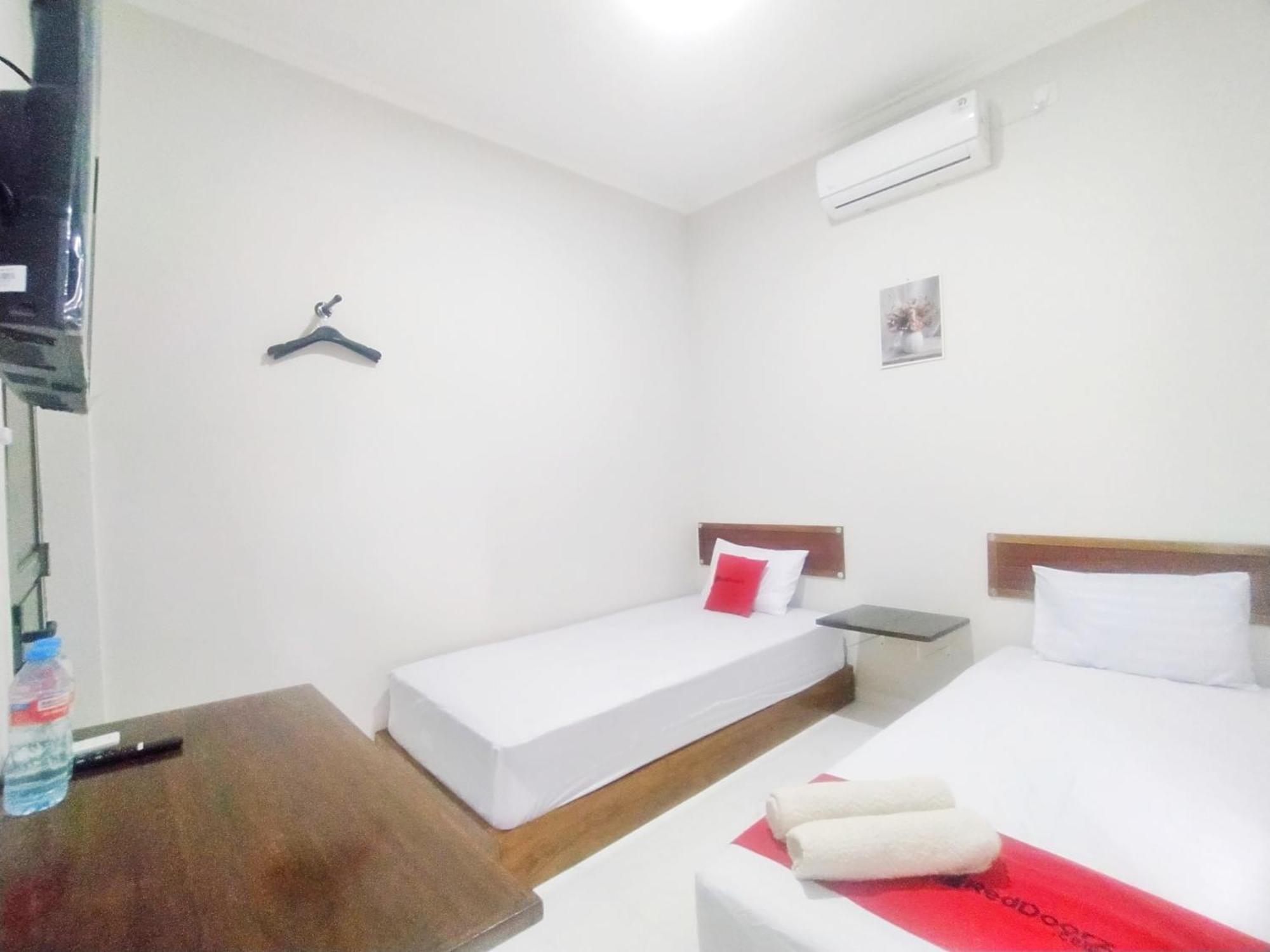Hotel Reddoorz Syariah Near Stasiun Purwokerto Exterior foto