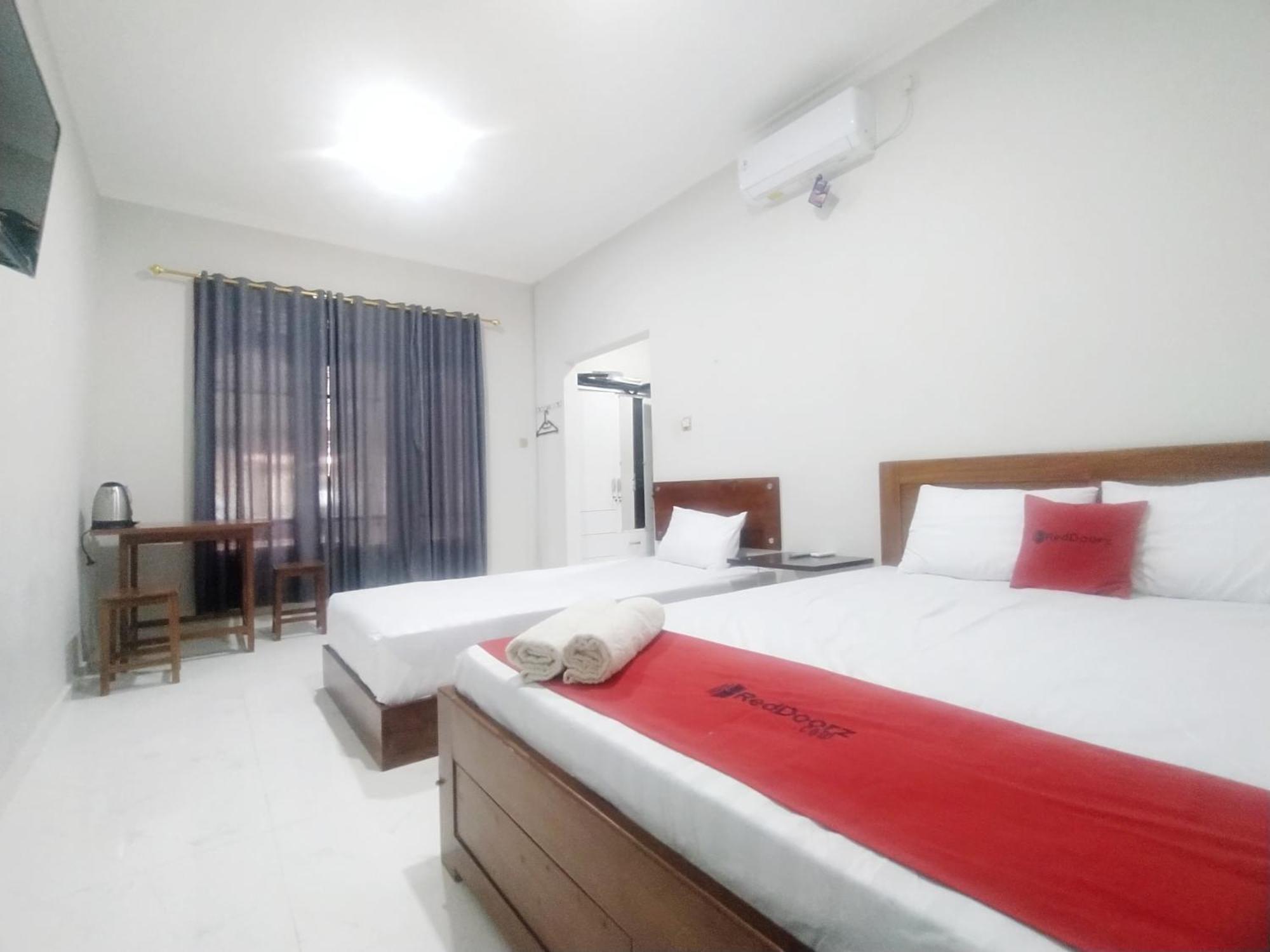 Hotel Reddoorz Syariah Near Stasiun Purwokerto Exterior foto