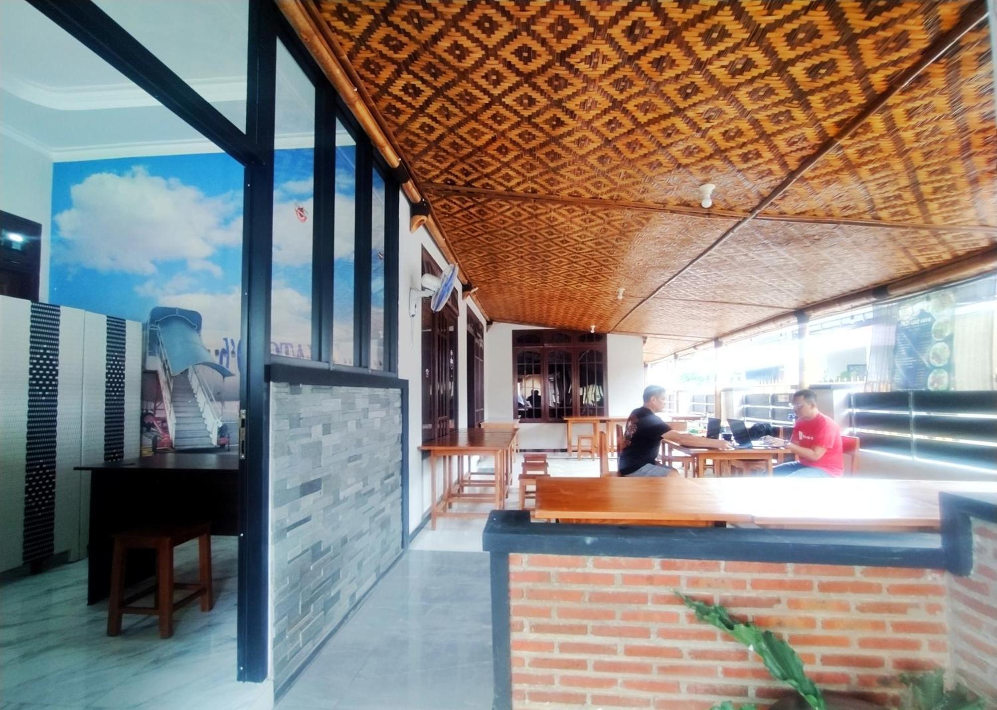 Hotel Reddoorz Syariah Near Stasiun Purwokerto Exterior foto